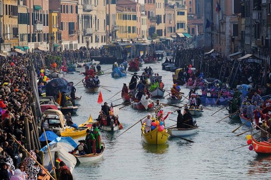 Ngất ngây trước vẻ đẹp rực rỡ của lễ hội hóa trang Venice - Ảnh 3.