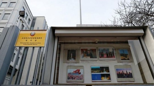 Triều Tiên dùng đại sứ quán tại Berlin để mua “hàng cấm”? - Ảnh 1.