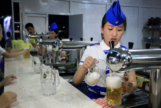 Triều Tiên công bố bia “độc quyền” - Ảnh 1.