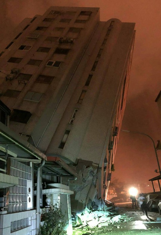 Động đất kinh hoàng ở Đài Loan, hơn 200 người thương vong - Ảnh 1.