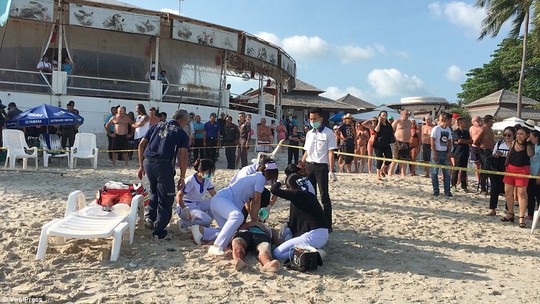 Thái Lan: Đấu súng trên bãi biển, du khách nháo nhào bỏ chạy - Ảnh 2.