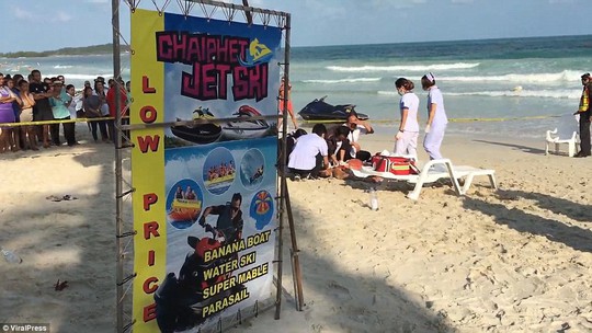 Thái Lan: Đấu súng trên bãi biển, du khách nháo nhào bỏ chạy - Ảnh 1.