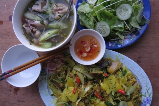 Ăn canh chua cá đuối, mê đến già! - Ảnh 2.