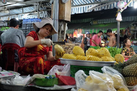 Ngôi chợ Sài Gòn tồn tại hơn nửa thế kỷ, bán cả ngày lẫn đêm - Ảnh 6.