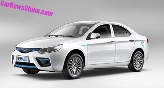 Ô tô Trung Quốc 2018: Sedan 252 triệu, xe 6 chỗ 525 triệu đồng - Ảnh 1.