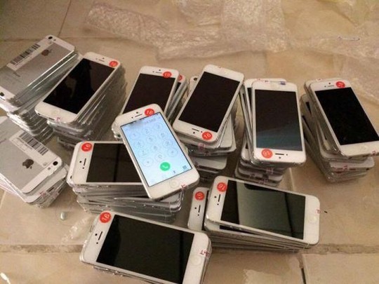iPhone lock hết thời tại Việt Nam, bán tháo chẳng ai mua - Ảnh 1.