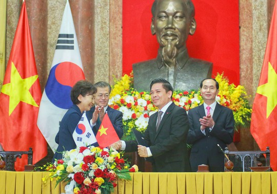 Tổng thống Moon Jae In cam kết các biện pháp bảo vệ cô dâu Việt - Ảnh 7.