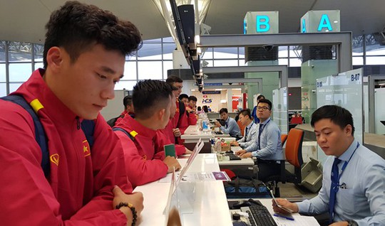 Đội tuyển Việt Nam đến Jordan sau gần 16 giờ bay - Ảnh 1.
