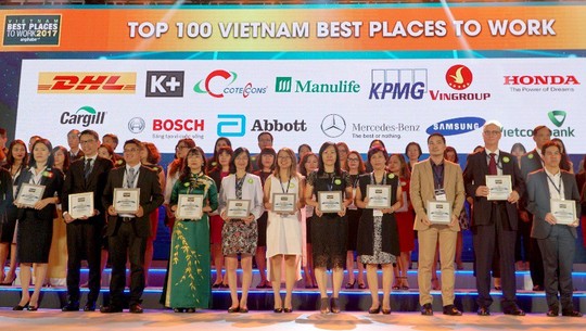 Manulife Việt Nam là nơi làm việc tốt nhất ngành bảo hiểm năm 2017 - Ảnh 1.