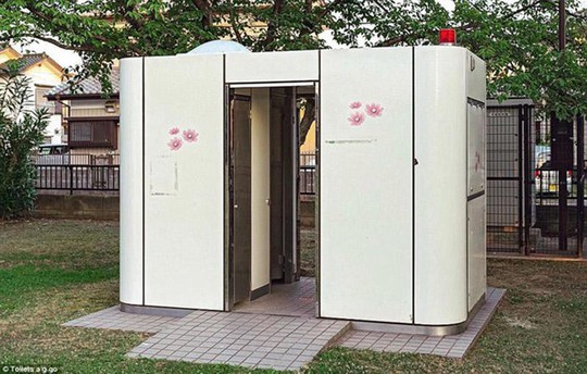 Nhật Bản: Toilet công cộng thôi mà, sao đẹp dữ vậy? - Ảnh 16.