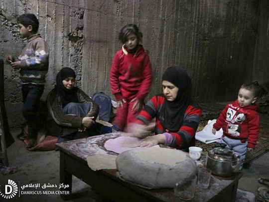 Tổng thống Assad tuyên bố tiếp tục chiến dịch ở Đông Ghouta - Ảnh 3.