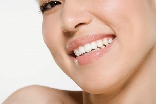 Biết công dụng này chị em sẽ đổ xô đi mua oxy già - Ảnh 2.