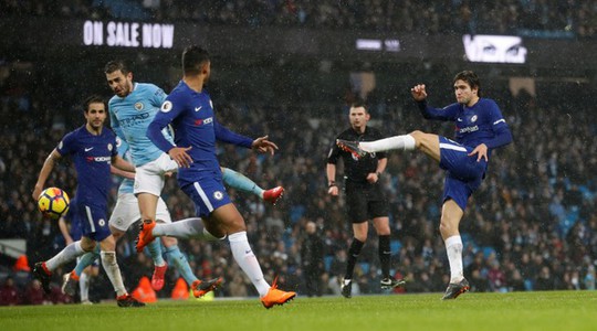 Chelsea chơi tệ, Conte quay sang mắng Neville, Redknapp - Ảnh 2.
