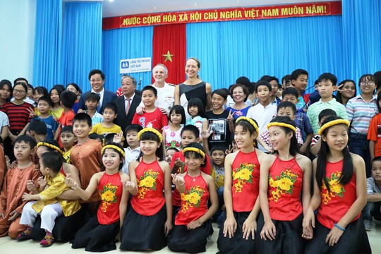 Thủy thủ tàu sân bay Mỹ giao lưu cảm động với làng trẻ em SOS Đà Nẵng - Ảnh 15.