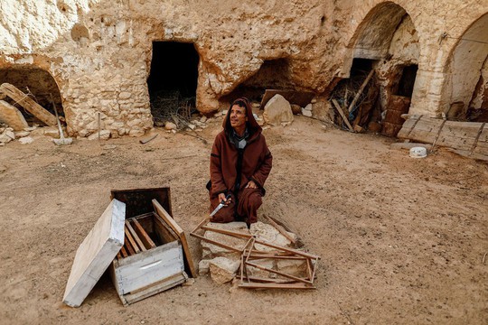 Những gia đình cuối cùng sống dưới lòng đất ở Tunisia - Ảnh 7.