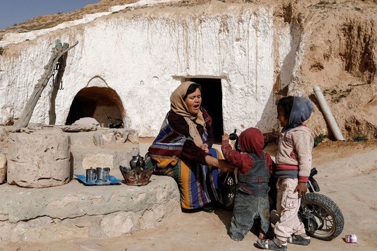 Những gia đình cuối cùng sống dưới lòng đất ở Tunisia - Ảnh 8.