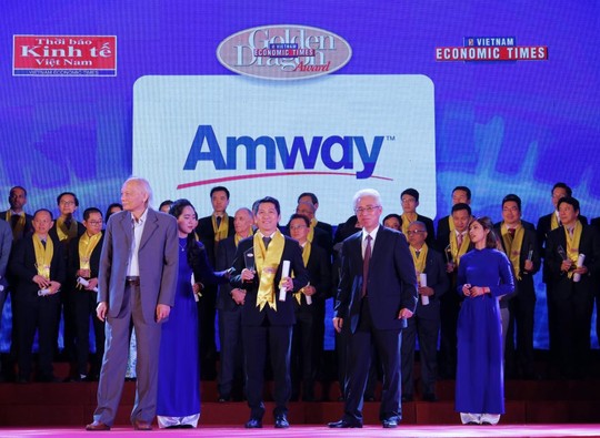 Amway Việt Nam lần thứ 4 vinh dự nhận Giải thưởng Rồng Vàng 2017-2018 - Ảnh 1.