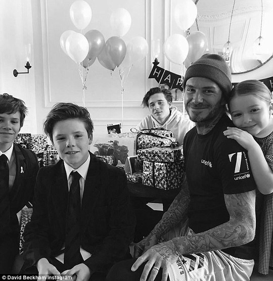 Gia đình hạnh phúc của Beckham và 4 người con sau 20 năm - Ảnh 13.