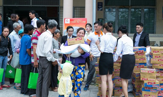 Địa ốc Long Phát tặng quà cho các hộ nghèo ở Tiền Giang - Ảnh 3.