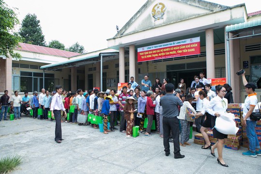 Địa ốc Long Phát tặng quà cho các hộ nghèo ở Tiền Giang - Ảnh 4.