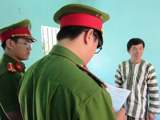 Cựu cán bộ Cục thuế Bình Định không nhận tội hối lộ - Ảnh 2.