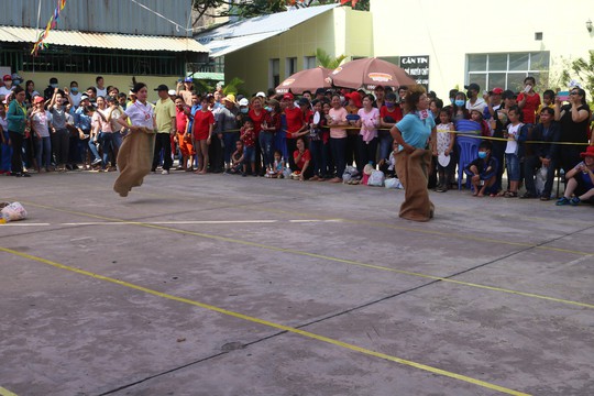 Nhiều hoạt động chăm lo cho công nhân khó khăn - Ảnh 6.