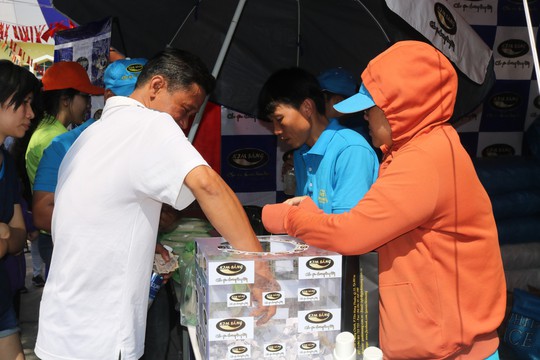 Nhiều hoạt động chăm lo cho công nhân khó khăn - Ảnh 9.