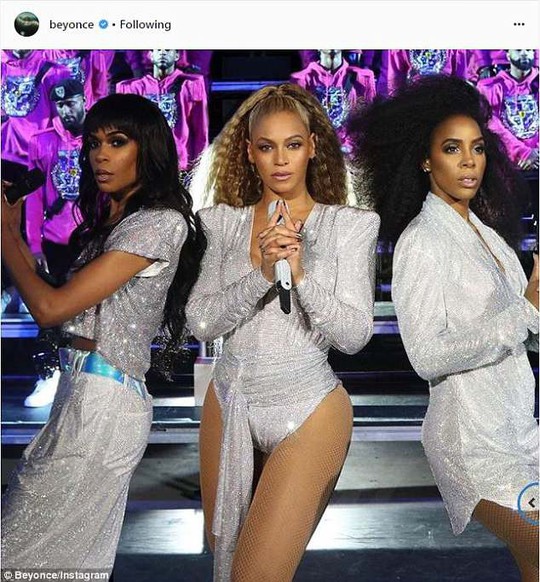 Beyonce và em gái ngã lăn trên sân khấu - Ảnh 3.