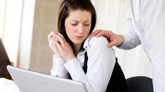 Góc khuất công sở - Ảnh 1.