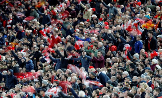 Fan Liverpool ăn mừng trận thắng Man City như thể vô địch - Ảnh 4.