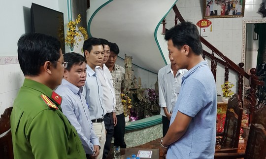 [VIDEO]  Cán bộ đô thị quận Bình Tân bị chém khi dẹp vỉa hè - Ảnh 2.
