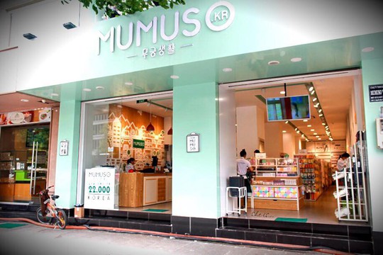 Thực hư chuỗi bán lẻ Mumuso mập mờ thương hiệu Hàn Quốc - Ảnh 2.
