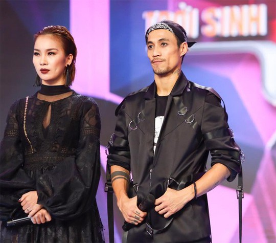 Những người vợ ‘nằm gai” cùng chồng trong showbiz Việt - Ảnh 1.