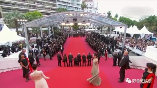 Thảm đỏ Cannes 71 bát nháo với cảnh hở hang, chiêu trò - Ảnh 8.