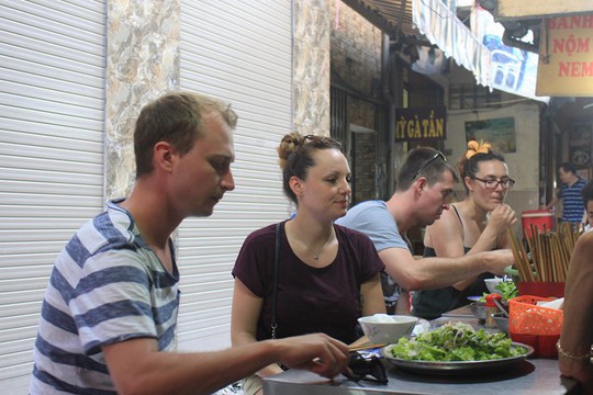 Lạc bước vào ngõ thiên đường đồ ăn Việt khiến du khách mê đắm - Ảnh 4.