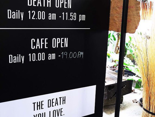 Rùng mình trải nghiệm cái chết bên trong quán cafe - Ảnh 10.