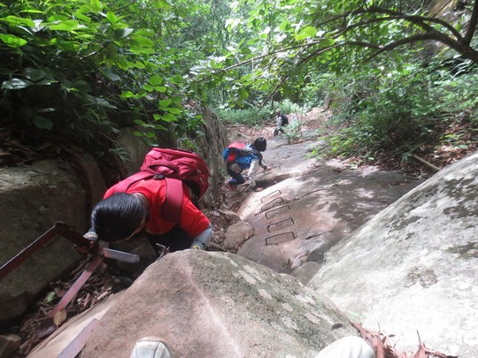 Những cung đường trekking đẹp nhưng nguy hiểm - Ảnh 10.