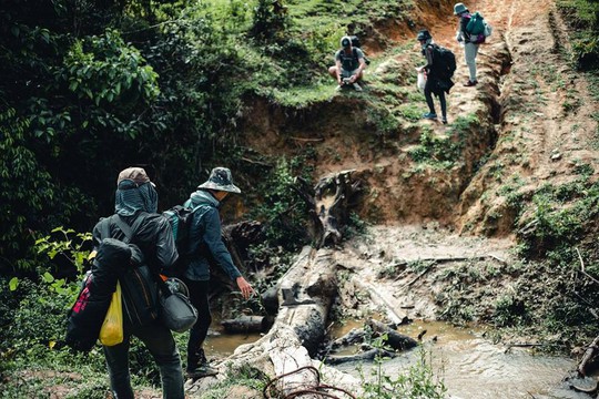 Những cung đường trekking đẹp nhưng nguy hiểm - Ảnh 4.