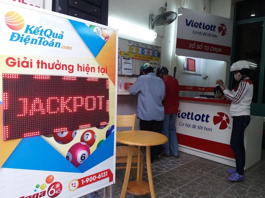 Vừa trúng Jackpot 42 tỉ đồng, một khách hàng ở Cần Thơ đã liên hệ với Vietlott - Ảnh 1.