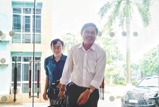 Ông Trần Mạnh Hùng tươi cười đến cuộc họp VPF - Ảnh 5.