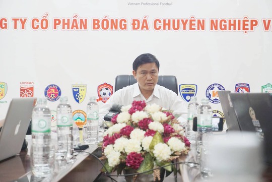 Sau cuộc họp đầy dung tục của quan chức VFF và VPF: Ông Trần Mạnh Hùng từ chức - Ảnh 1.