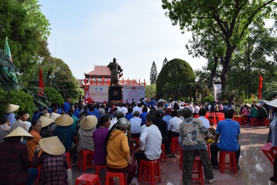 Cả trăm ngàn người được khám chữa bệnh từ Ngày hội Thầy thuốc trẻ - Ảnh 1.