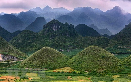 Toàn cảnh vẻ đẹp hùng vĩ của Hà Giang những ngày vào hạ - Ảnh 2.