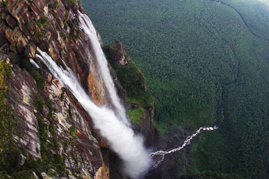 7 thác nước nguy hiểm trên thế giới - Ảnh 1.