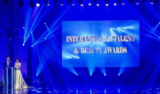 Trao thưởng tại International Talent & Beauty Awards 2018 - Ảnh 1.