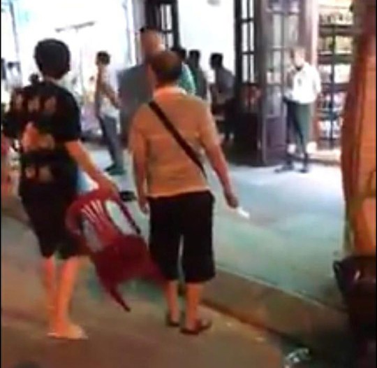 Nhóm khách Trung Quốc bị đánh te tua nghi ăn không trả tiền ở Nha Trang - Ảnh 3.