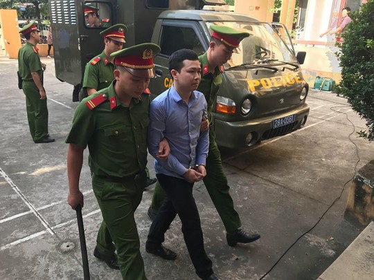 Bất ngờ hoãn tòa xử bác sĩ Hoàng Công Lương trong vụ 8 người chạy thận tử vong - Ảnh 3.