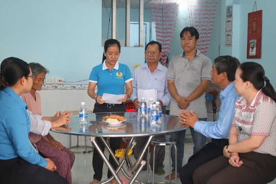 Trao Mái ấm Công đoàn cho đoàn viên khó khăn - Ảnh 1.