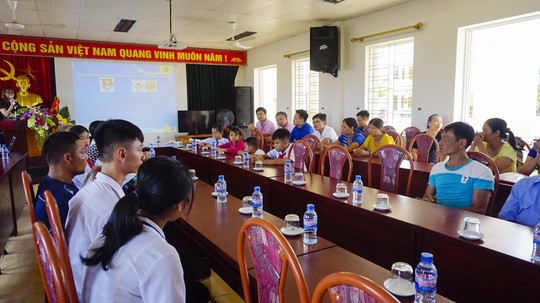 Đàn gà “khăn quàng đỏ” C.P. Việt Nam - Ảnh 2.