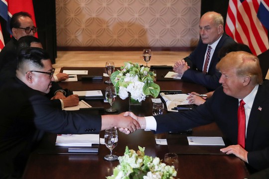 Hai lãnh đạo Mỹ, Triều Tiên nói gì sau 48 phút đàm phán “một đối một”? - Ảnh 3.